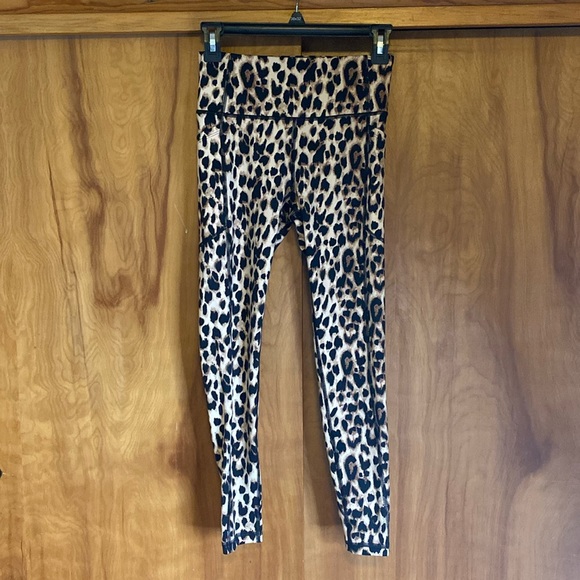 Victoria's Secret Incredible Essential High Rise Legging - Picture 1 of 7